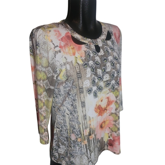 Emotions Paisley Floral Print Top with Cutout Neckline M - Picture 3 of 7